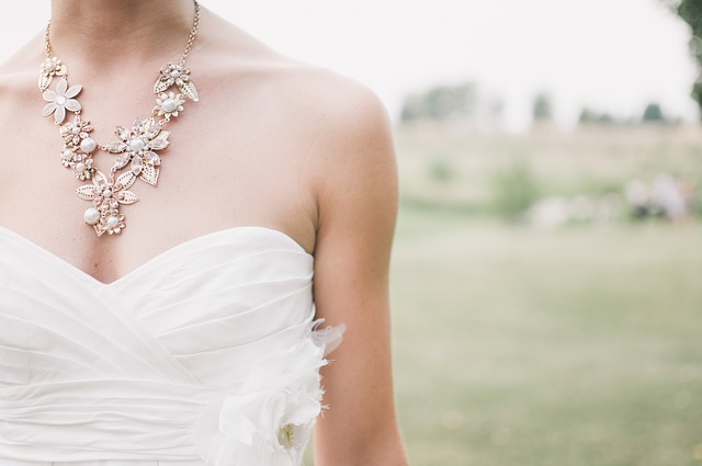 Quels sont les différents accessoires qui embellissent la mariée ?