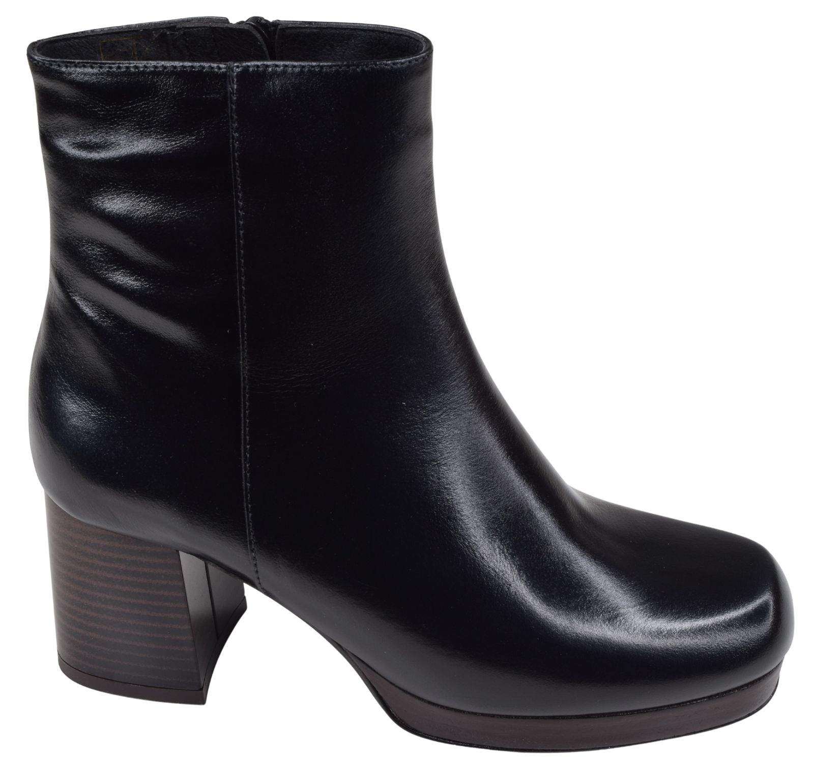 Bottines femme Piesanto en cuir noir, avec talon bloc et plateforme, pour petits pieds larges en pointures 33 et 34.